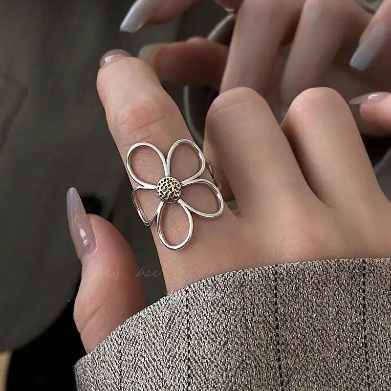 Minimalist Gold Silver Contrast Daisy Ring