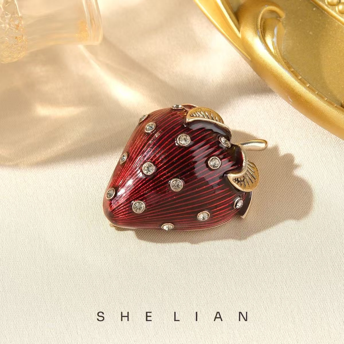 Original Handmade Green Christmas Tree Brooch – Elegant Crystal Pin, Perfect Christmas Gift, Coat Corsage Accessory