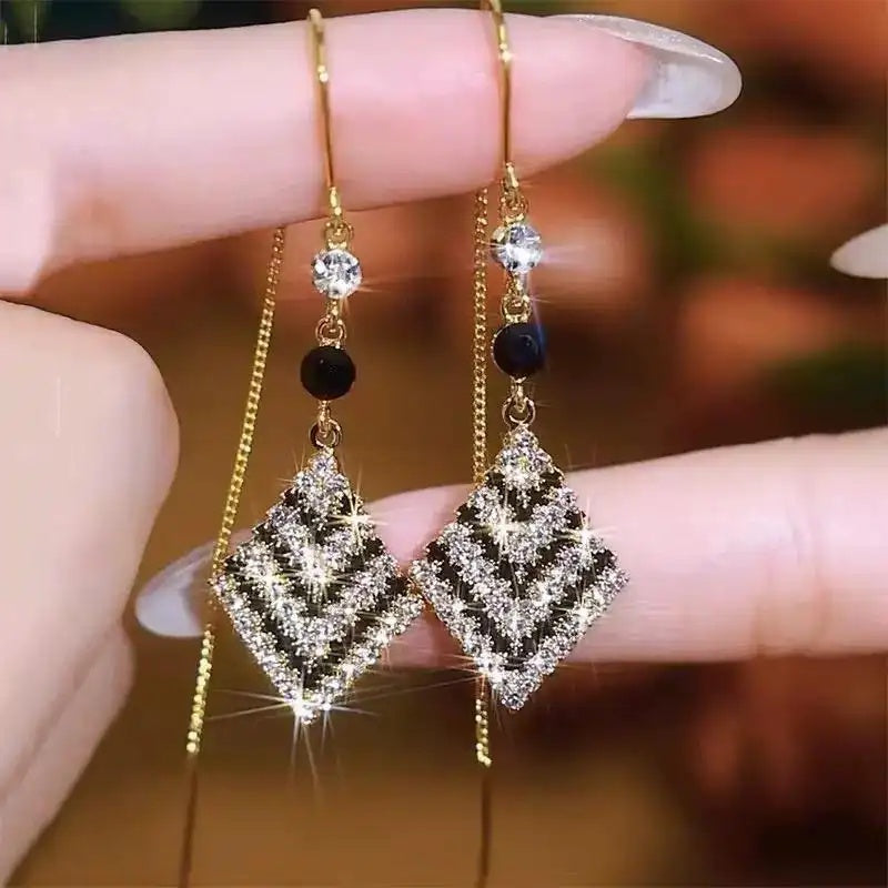 Black and White Crystal Rhombus Earrings