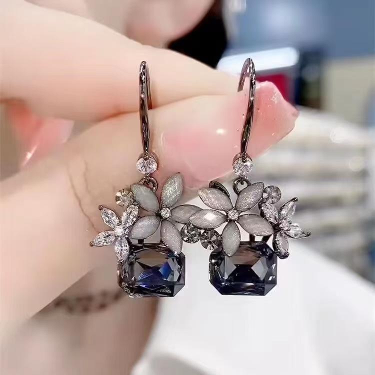 Black Crystal Flower Retro Floral Earrings