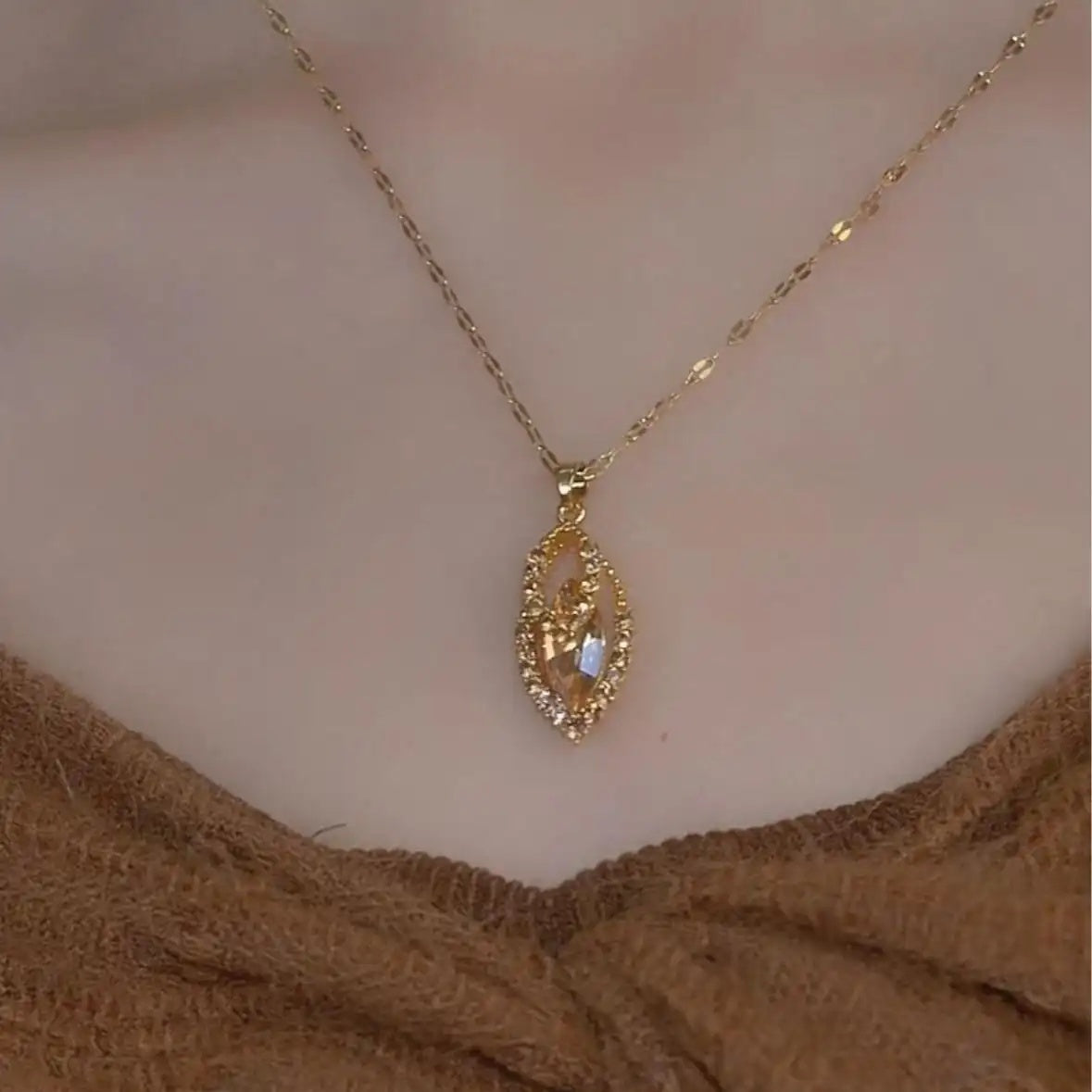 Brown Leaf Pendant Necklace