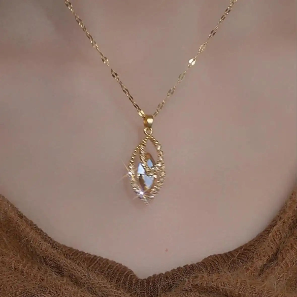 Brown Leaf Pendant Necklace