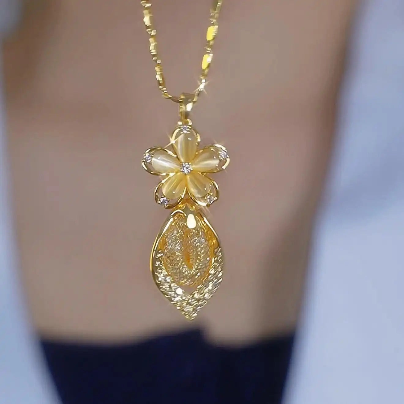Cat Eye Flower Necklace