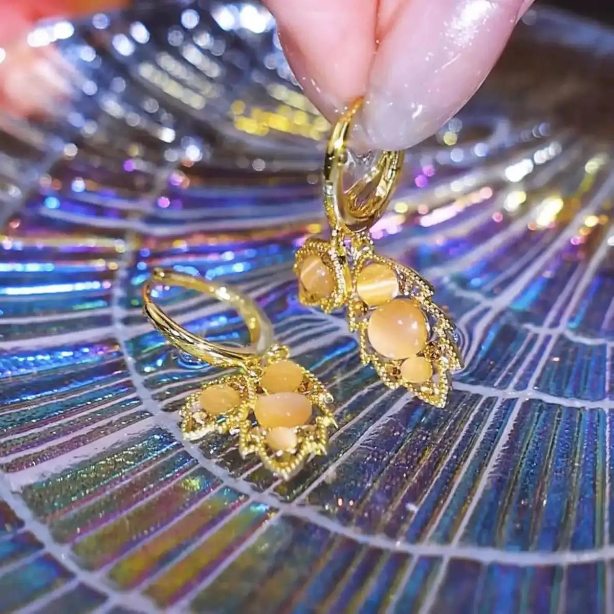Cat Eye Leaf Earrings