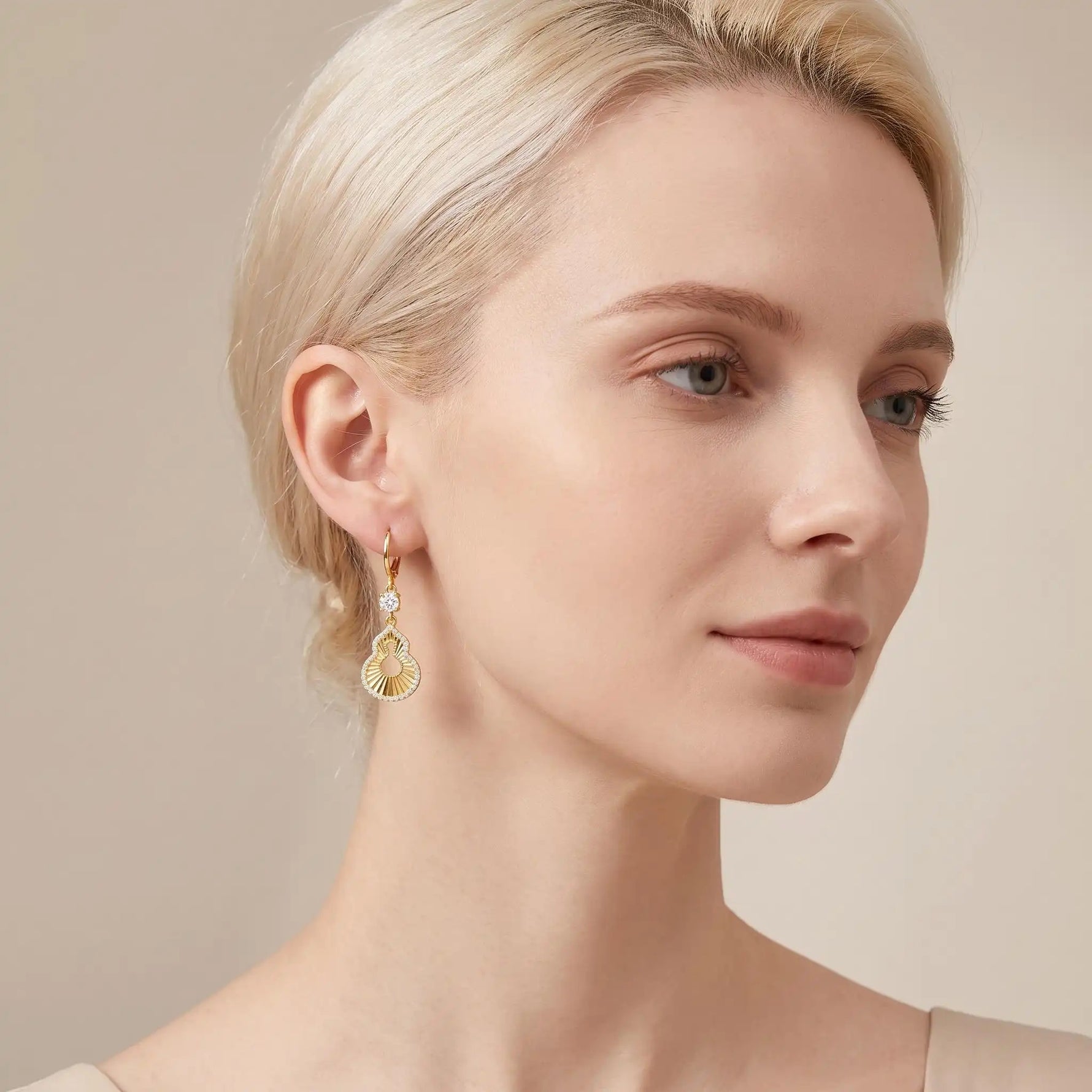 Chinese Retro Crystal Hollowed-Out Gourd Ear Cuffs