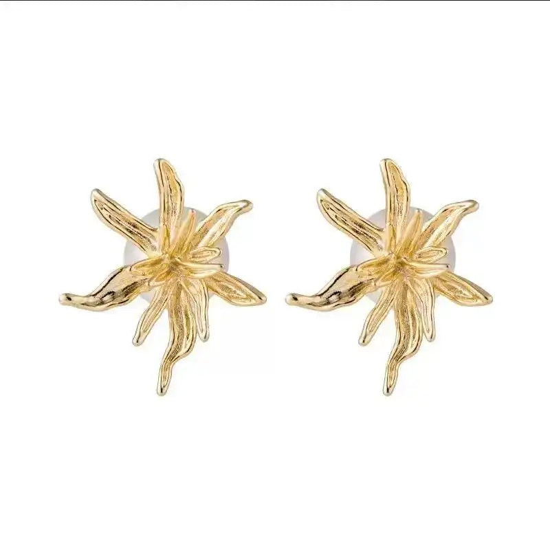 Cold Metal Flower Exaggerated Pearl Stud Earrings