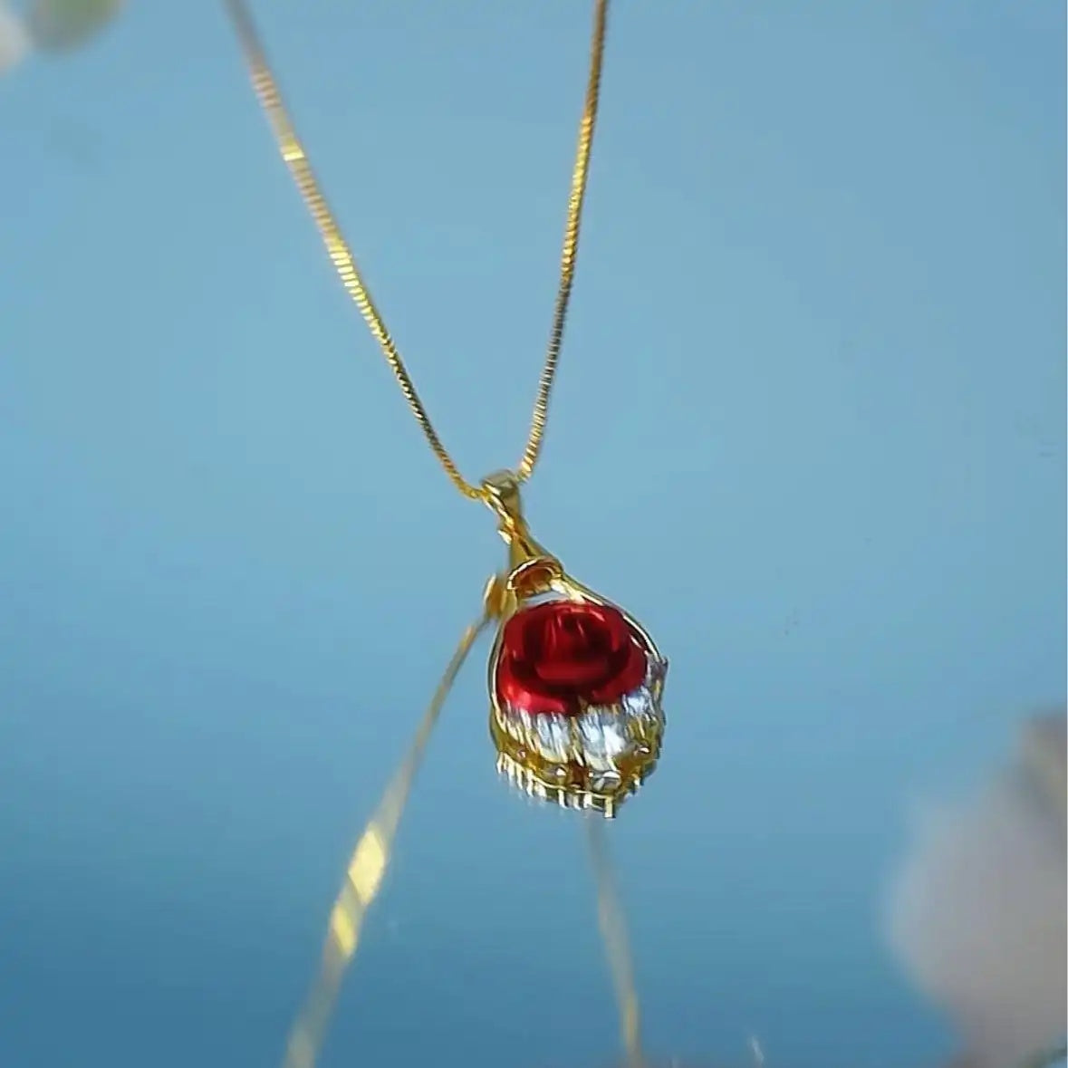 Crystal Rose Flower Rose Atmospheric Pendant Necklace