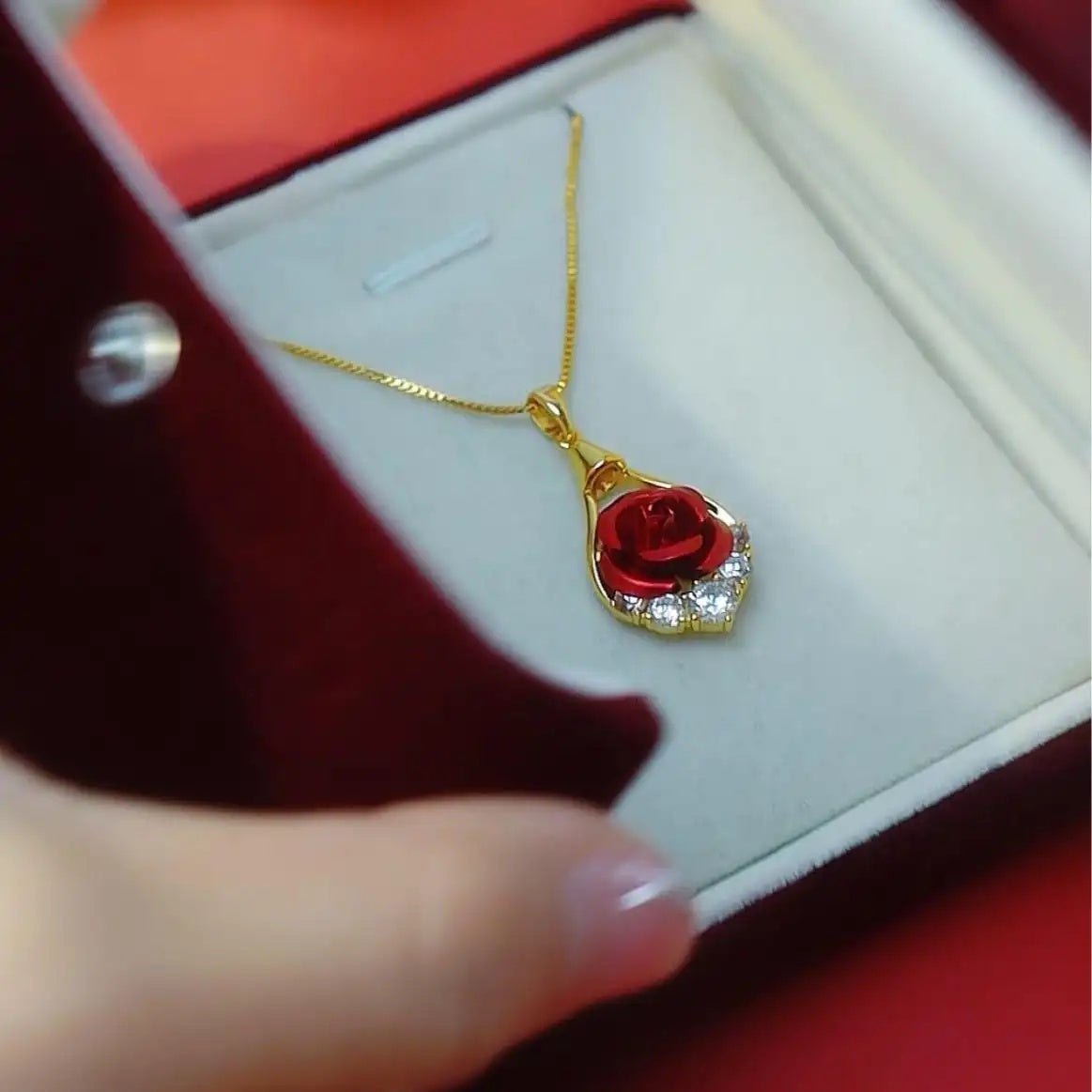 Crystal Rose Flower Rose Atmospheric Pendant Necklace
