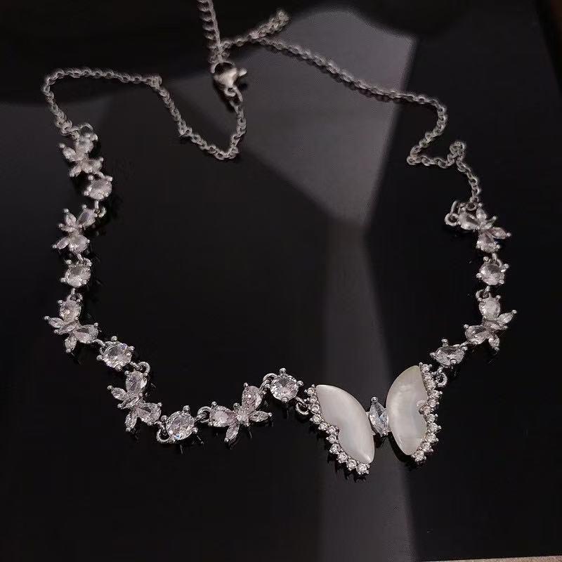 Crystal White Mother of Pearl Necklace