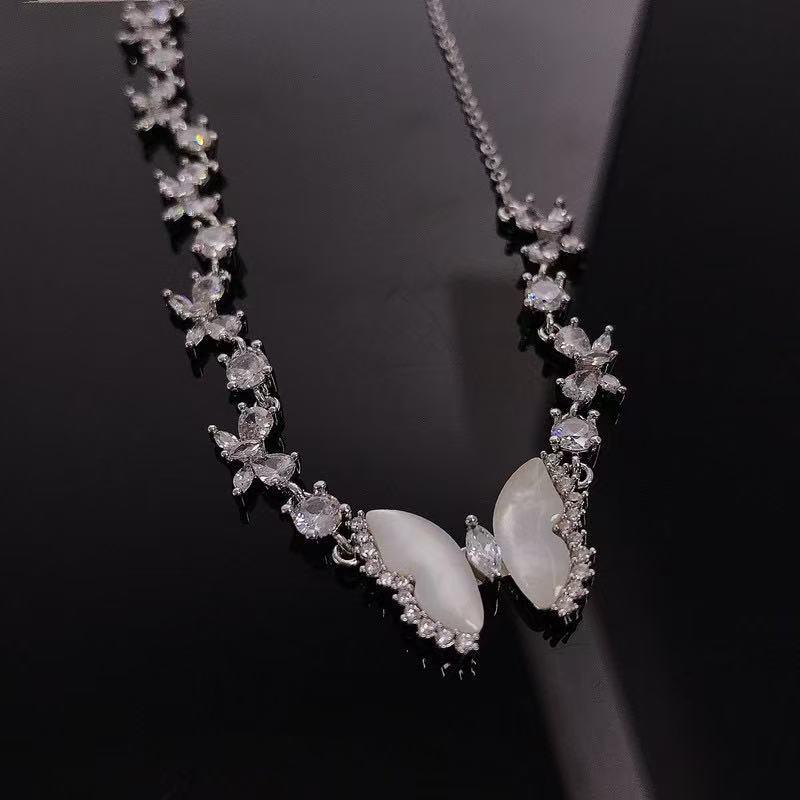 Crystal White Mother of Pearl Necklace
