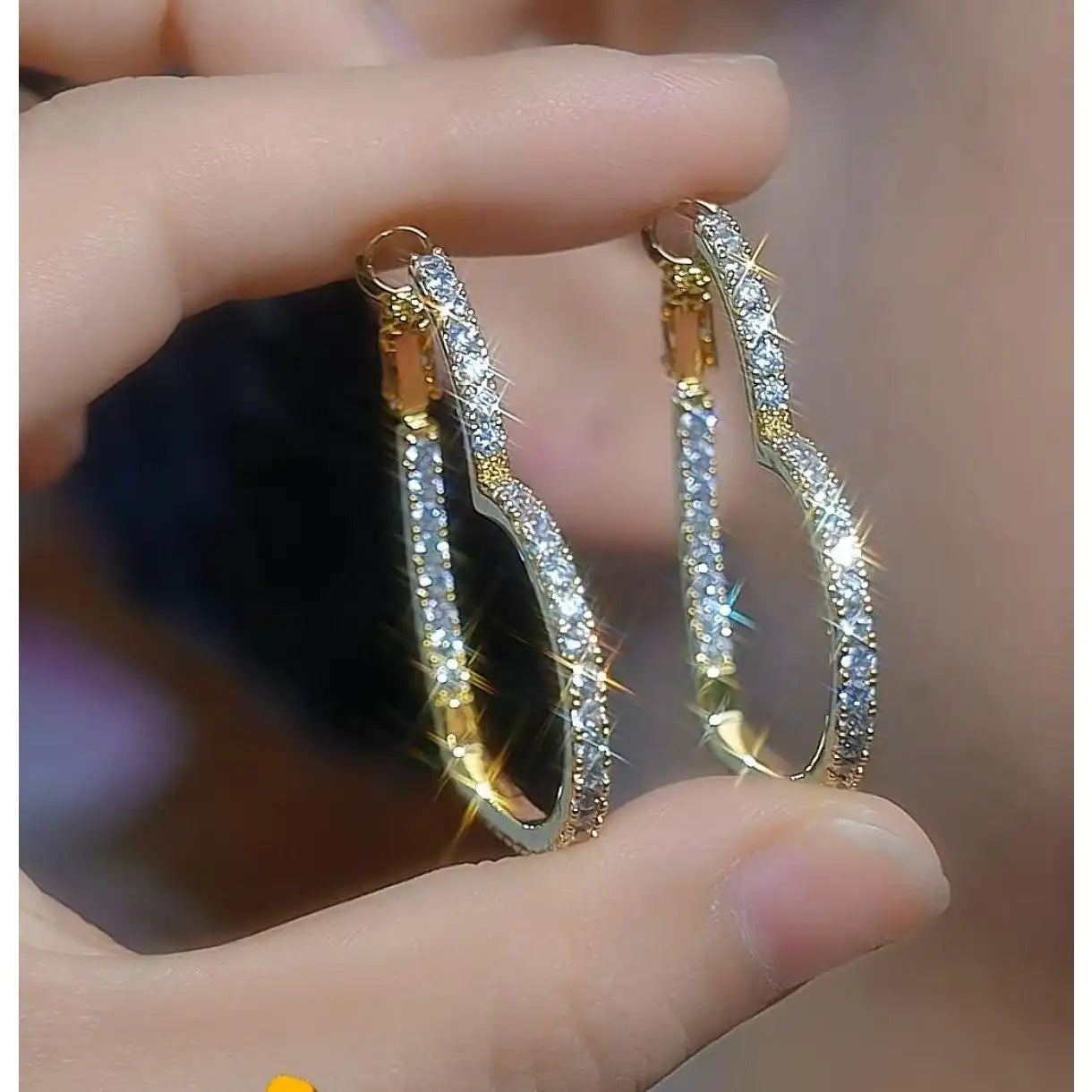 Diamond-Embellished Heart Perfect for Daily Earrings