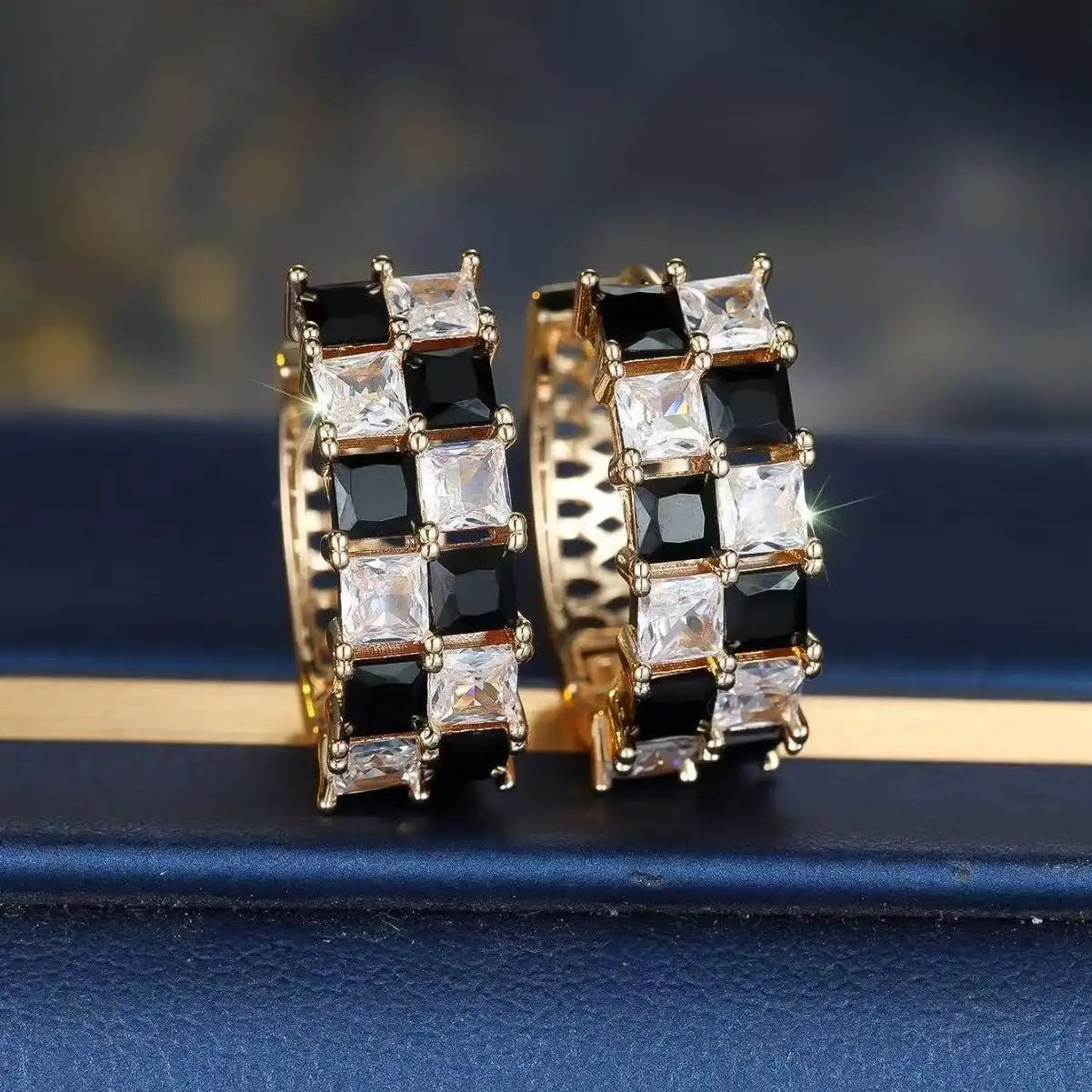 Dongdaemun Geometric Square White Black Earrings