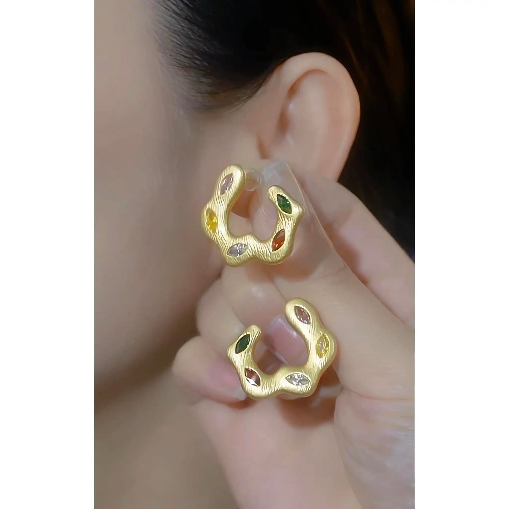 Dopamine Crystal Irregular C-Shaped Gold Earrings