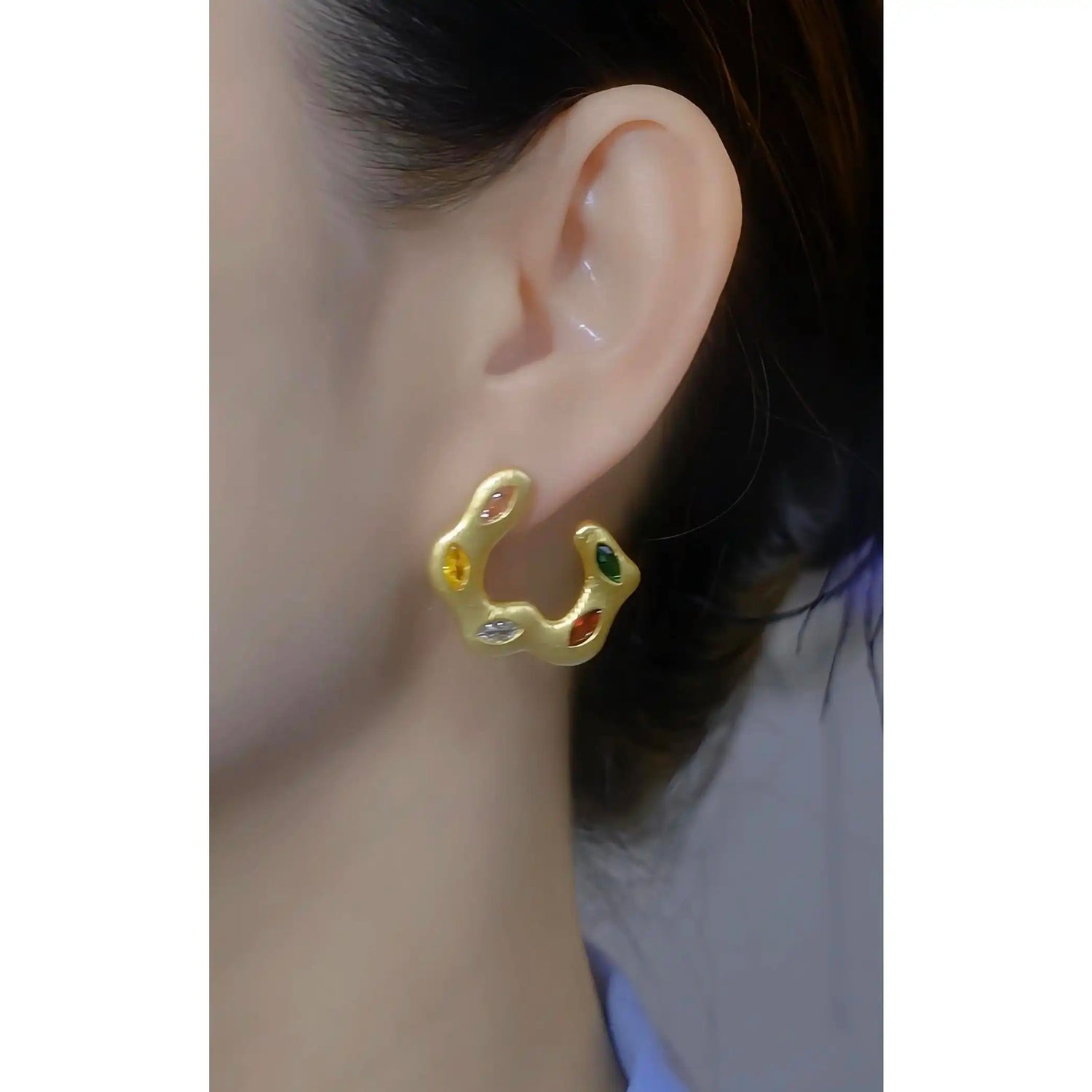 Dopamine Crystal Irregular C-Shaped Gold Earrings