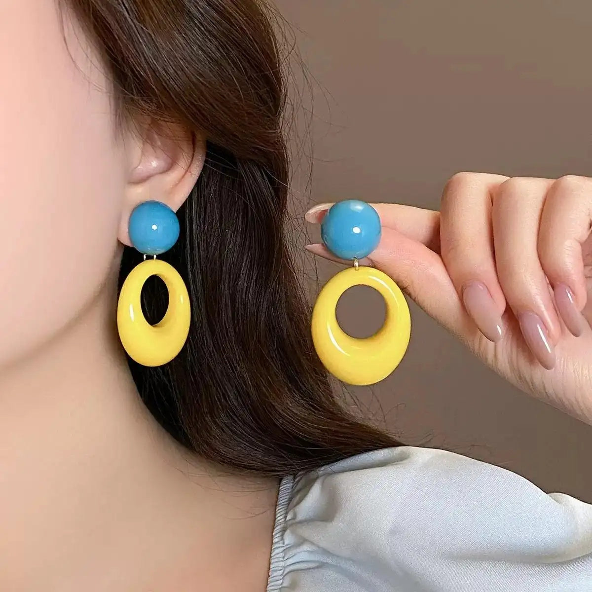 Dopamine Oval Circle Vacation Stud Earrings