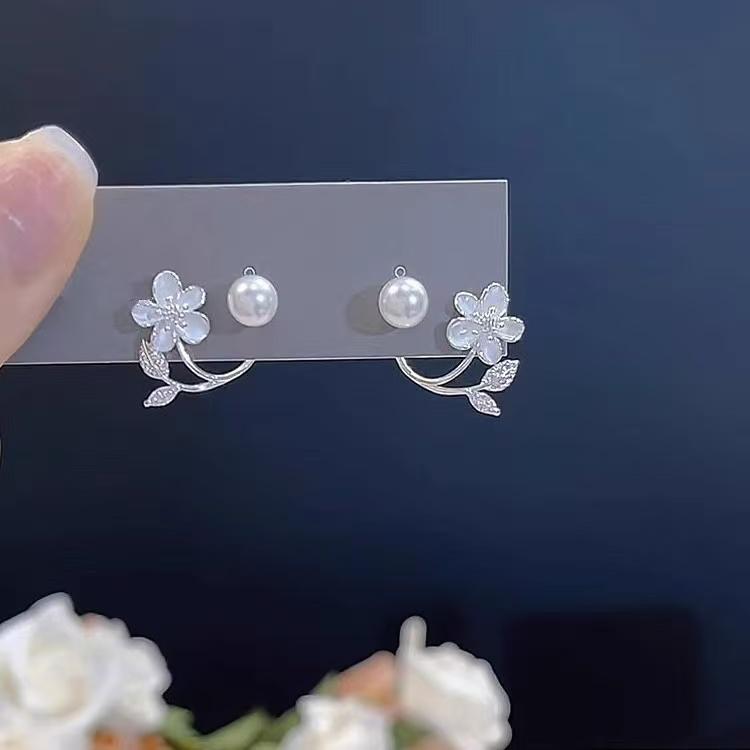 Flower Pearl Stud Earrings