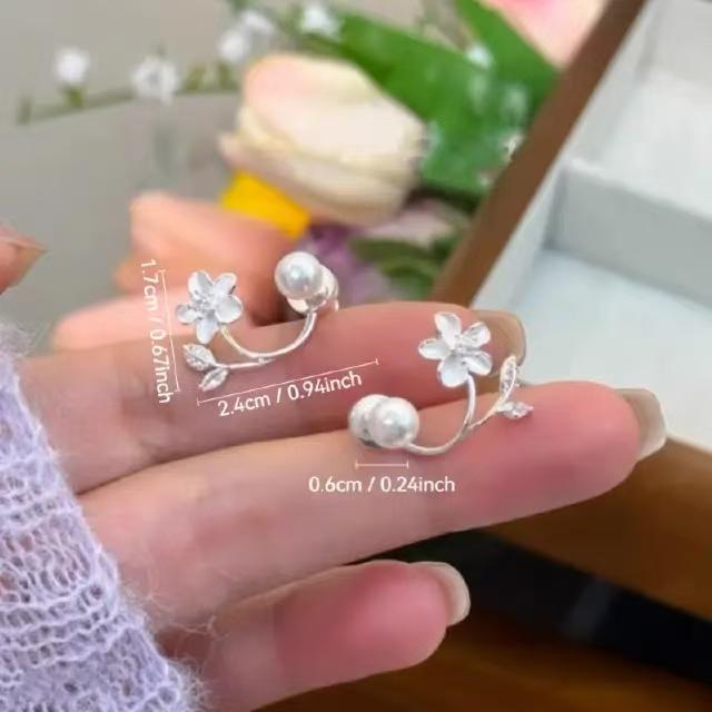 Flower Pearl Stud Earrings