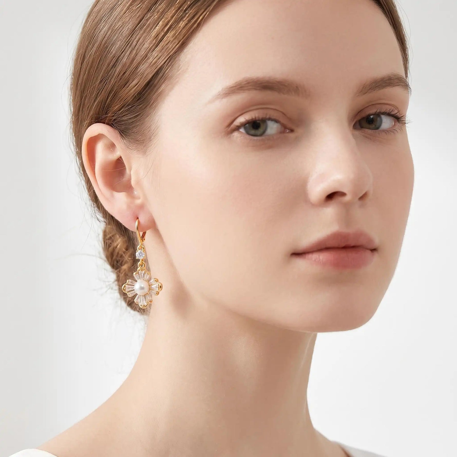 French Crystal Small Flower Mid-To Earrings