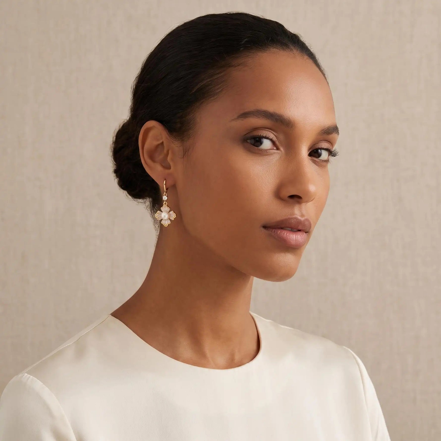 French Crystal Small Flower Mid-To Earrings
