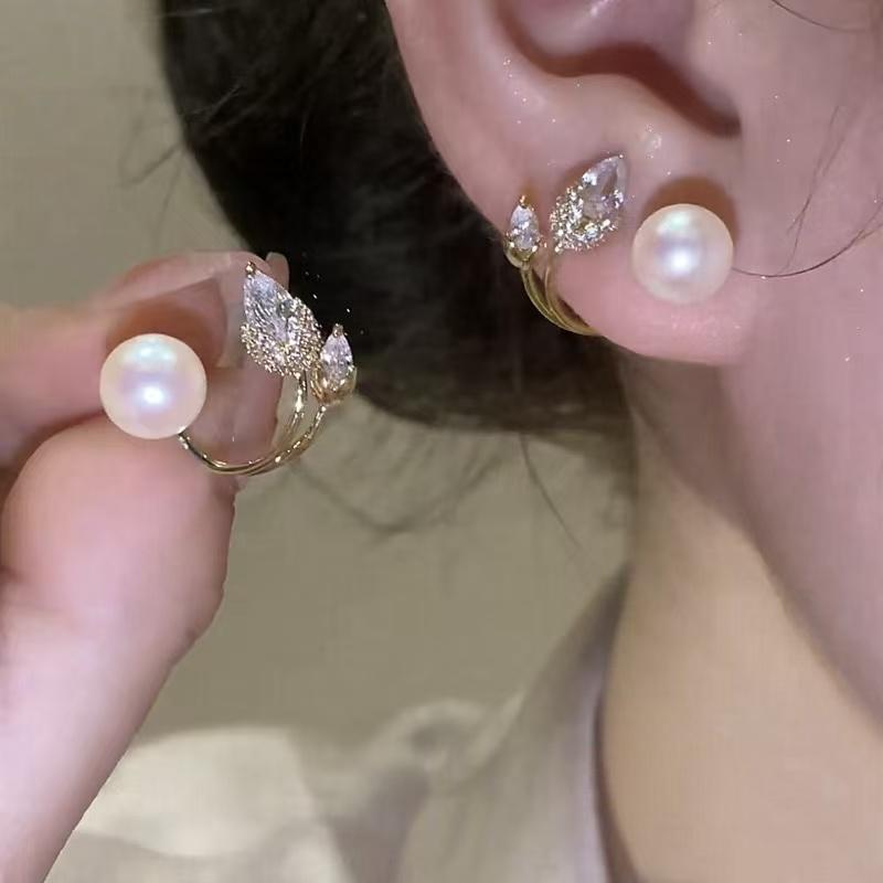 French Gentle Tulip Crystal Pearl Stud Earrings