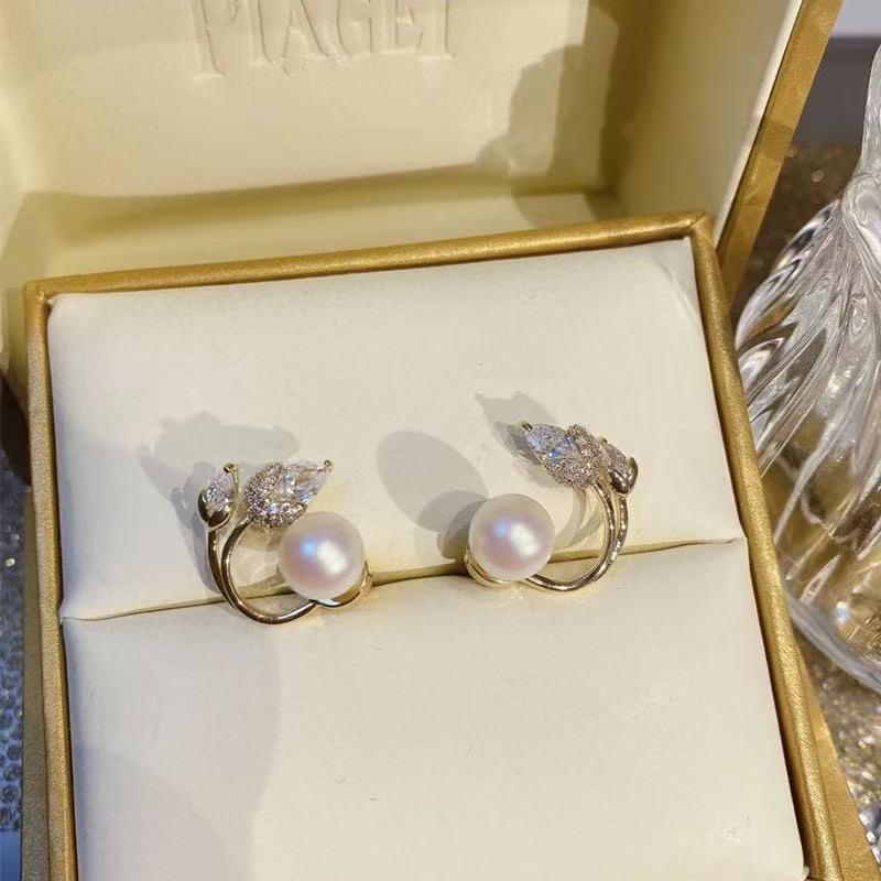 French Gentle Tulip Crystal Pearl Stud Earrings