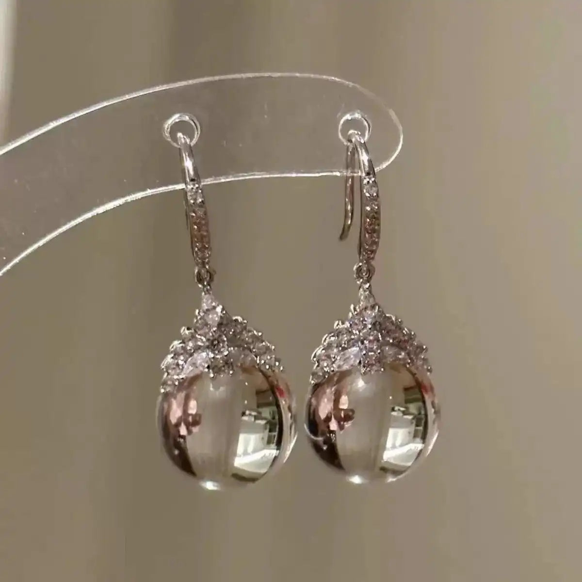 French Retro Crystal White Stud Earrings
