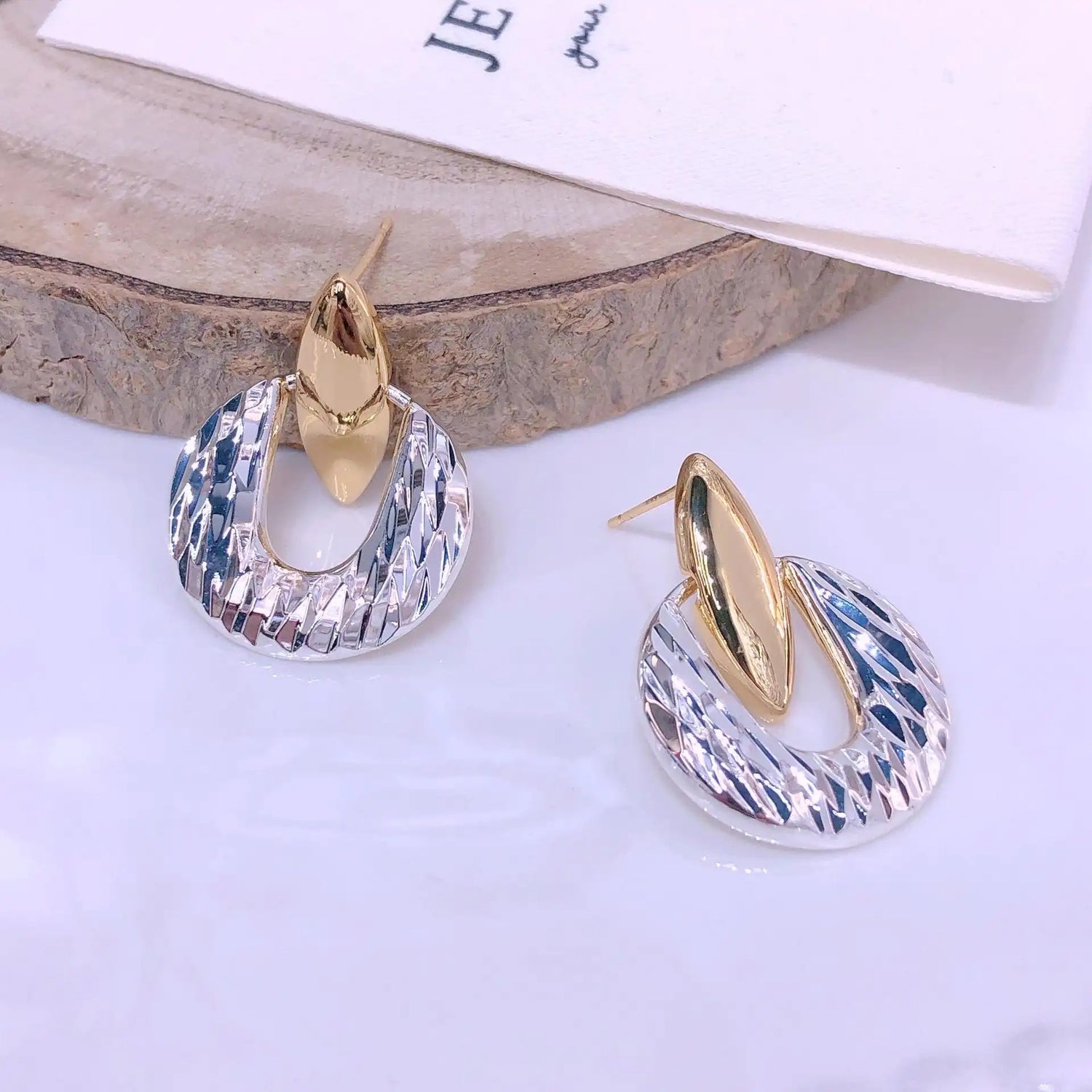 French Retro Metal Two-Tone Plaid Earrings
