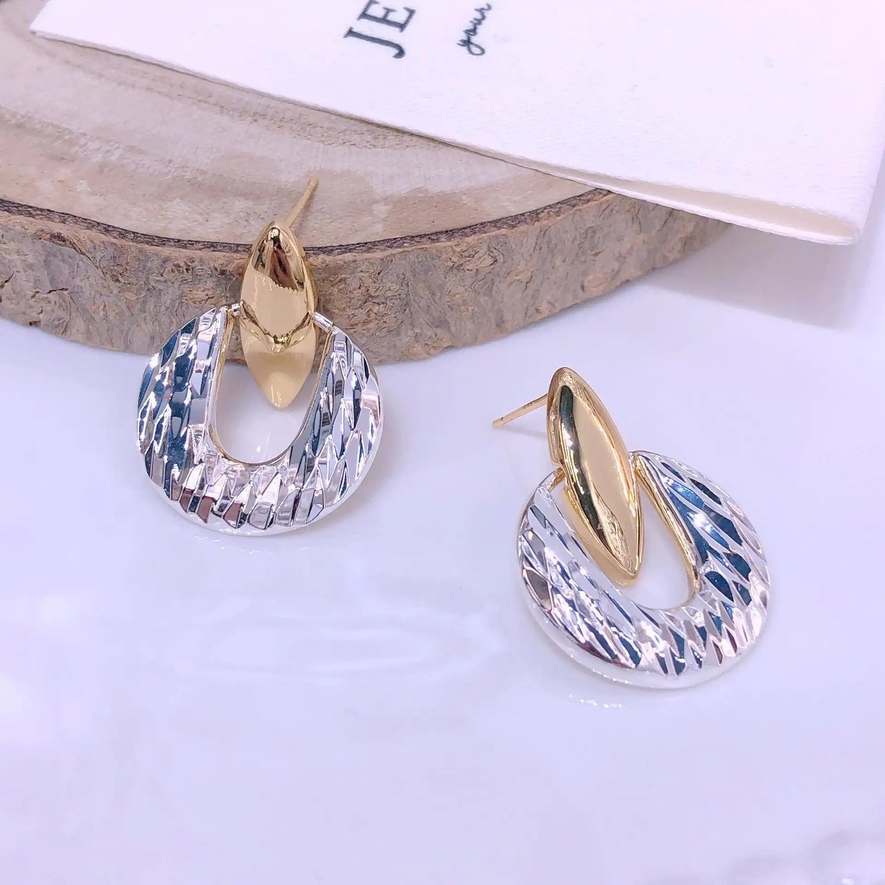 French Retro Metal Two-Tone Plaid Earrings