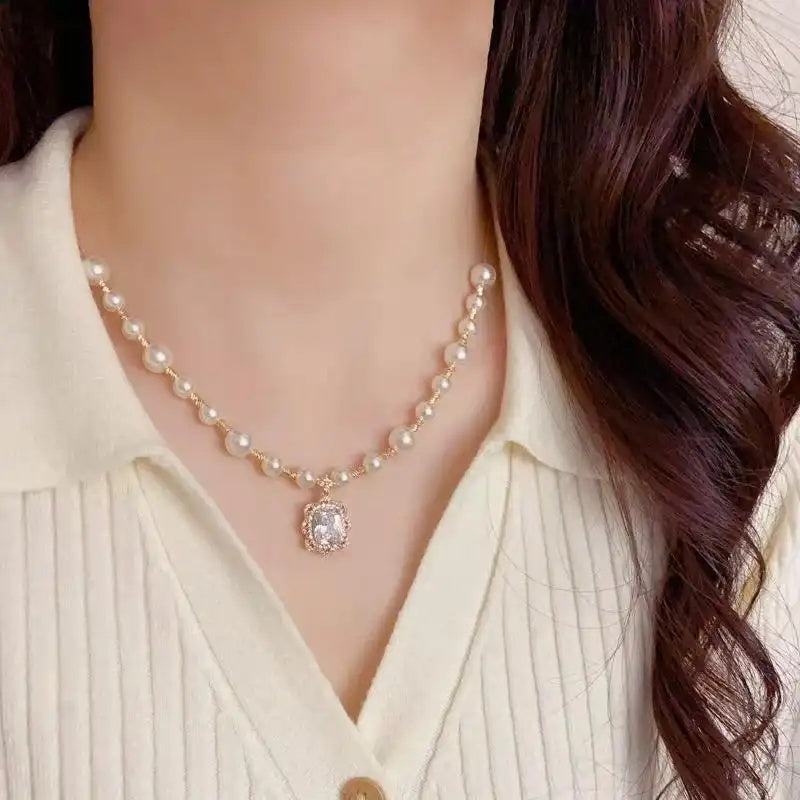 Gentle Crystal Lace Square Diamond Necklace