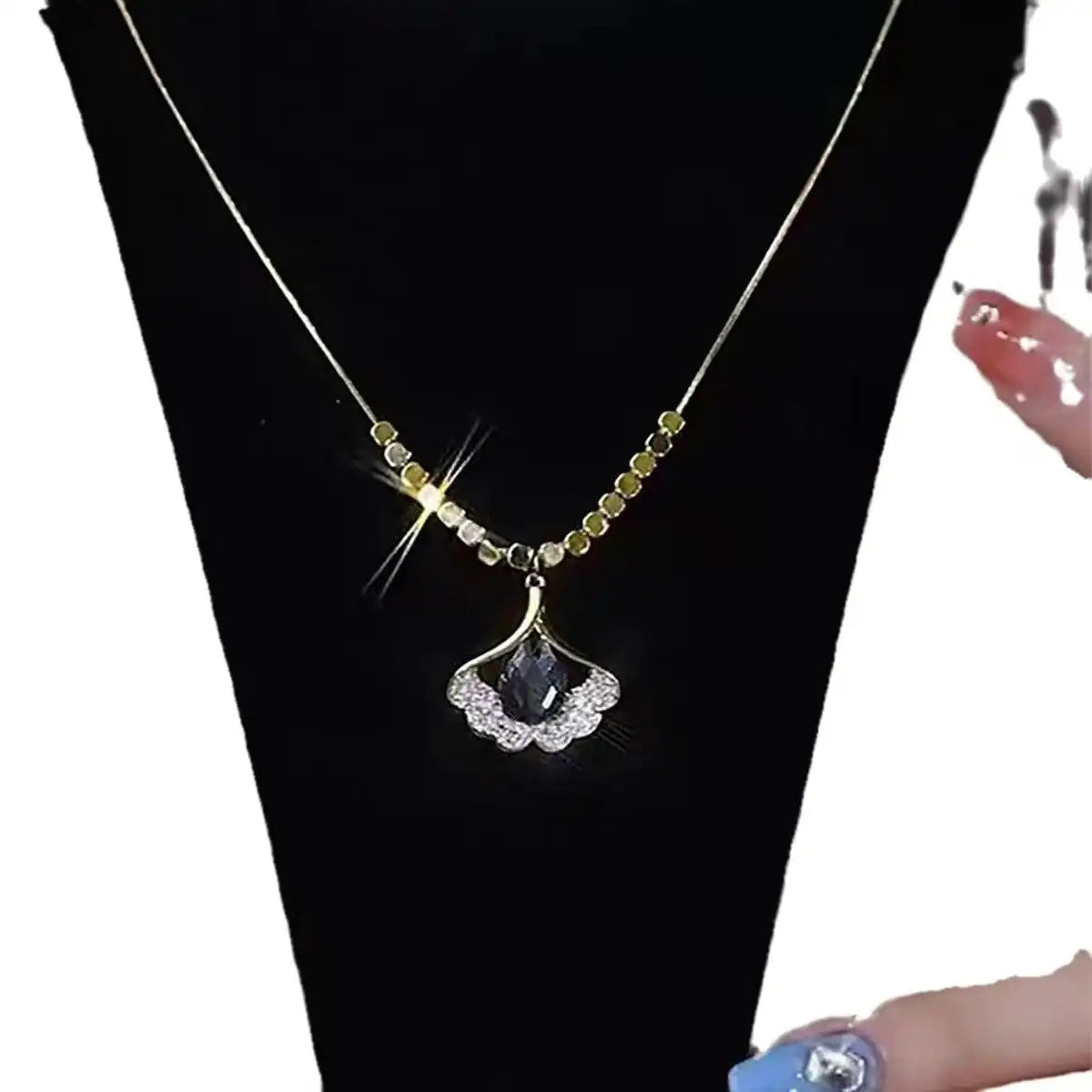 Ginkgo Dream Sweater Chain Pendant Necklace
