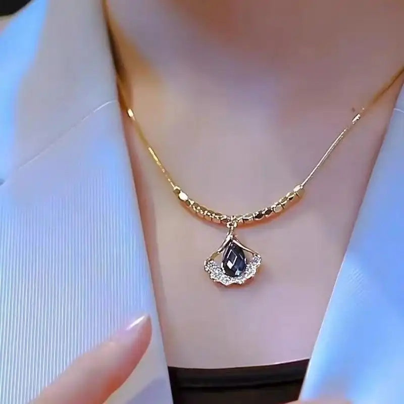 Ginkgo Dream Sweater Chain Pendant Necklace
