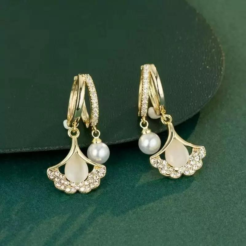 Ginkgo Leaf Pearl Retro Crystal Earrings