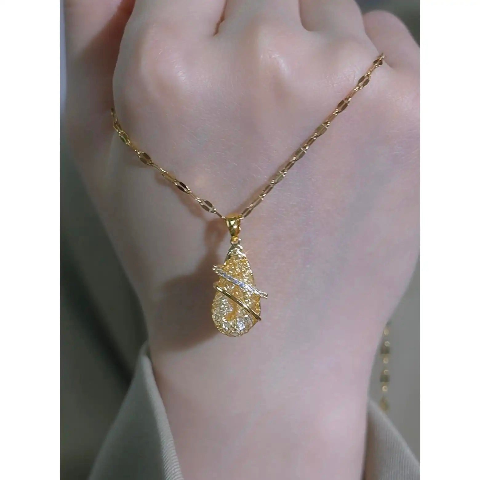 Gold- Mesh Teardrop Necklace