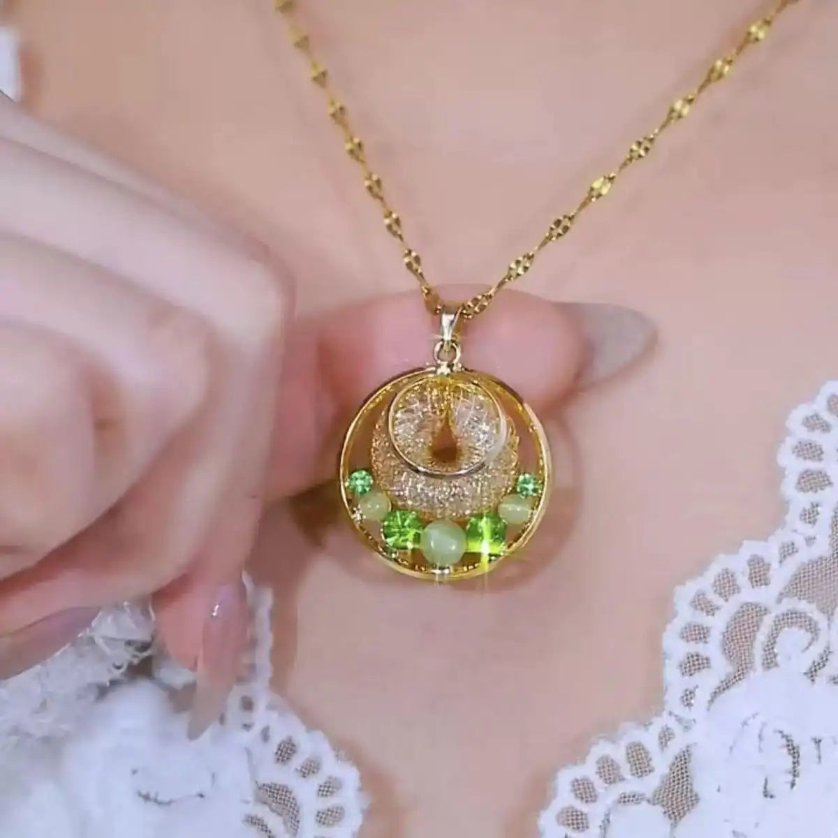 Gold Wire Circle Pendant Necklace