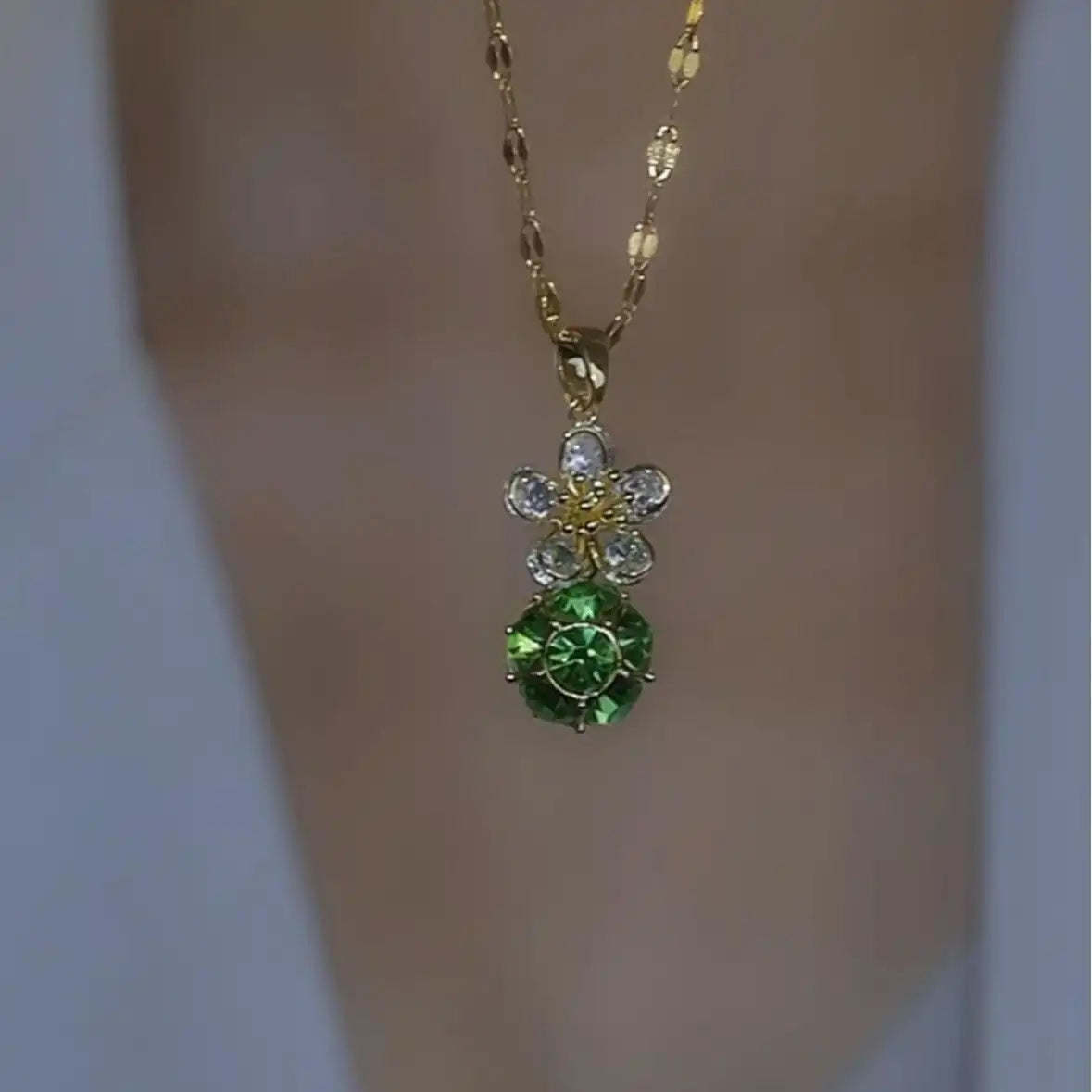 Green Flower Pendant Necklace