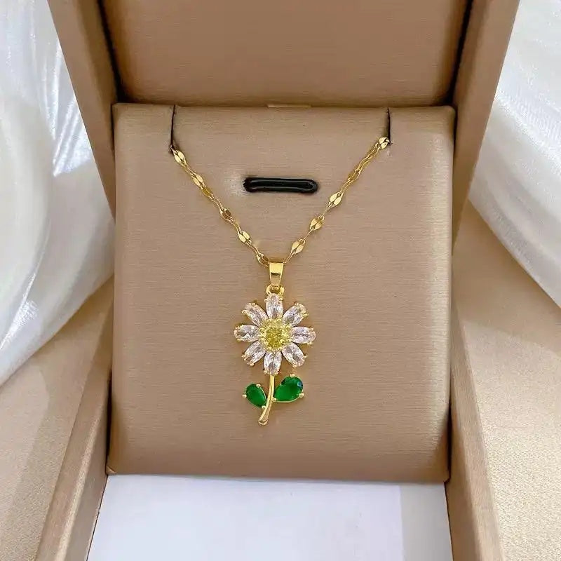 Green Leaf Flower Gorgeous Crystal Necklace