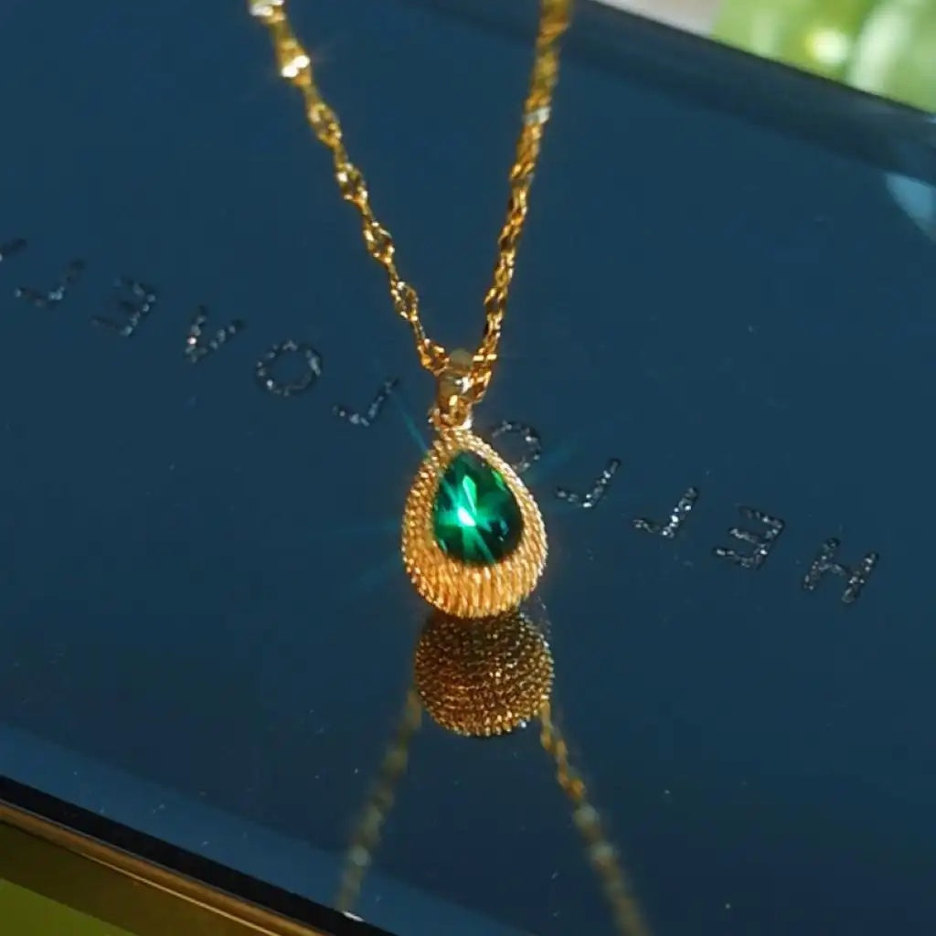 Green Teardrop Tassel Pendant Necklace
