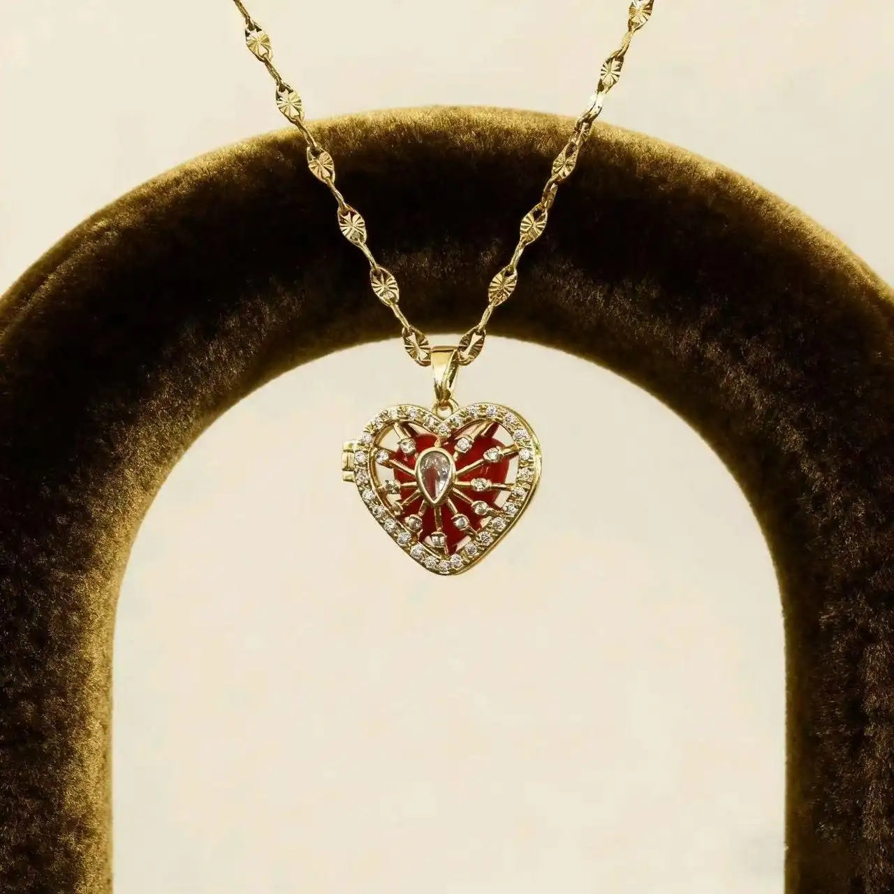Hot Retro Love Twist Chain Pendant Necklace
