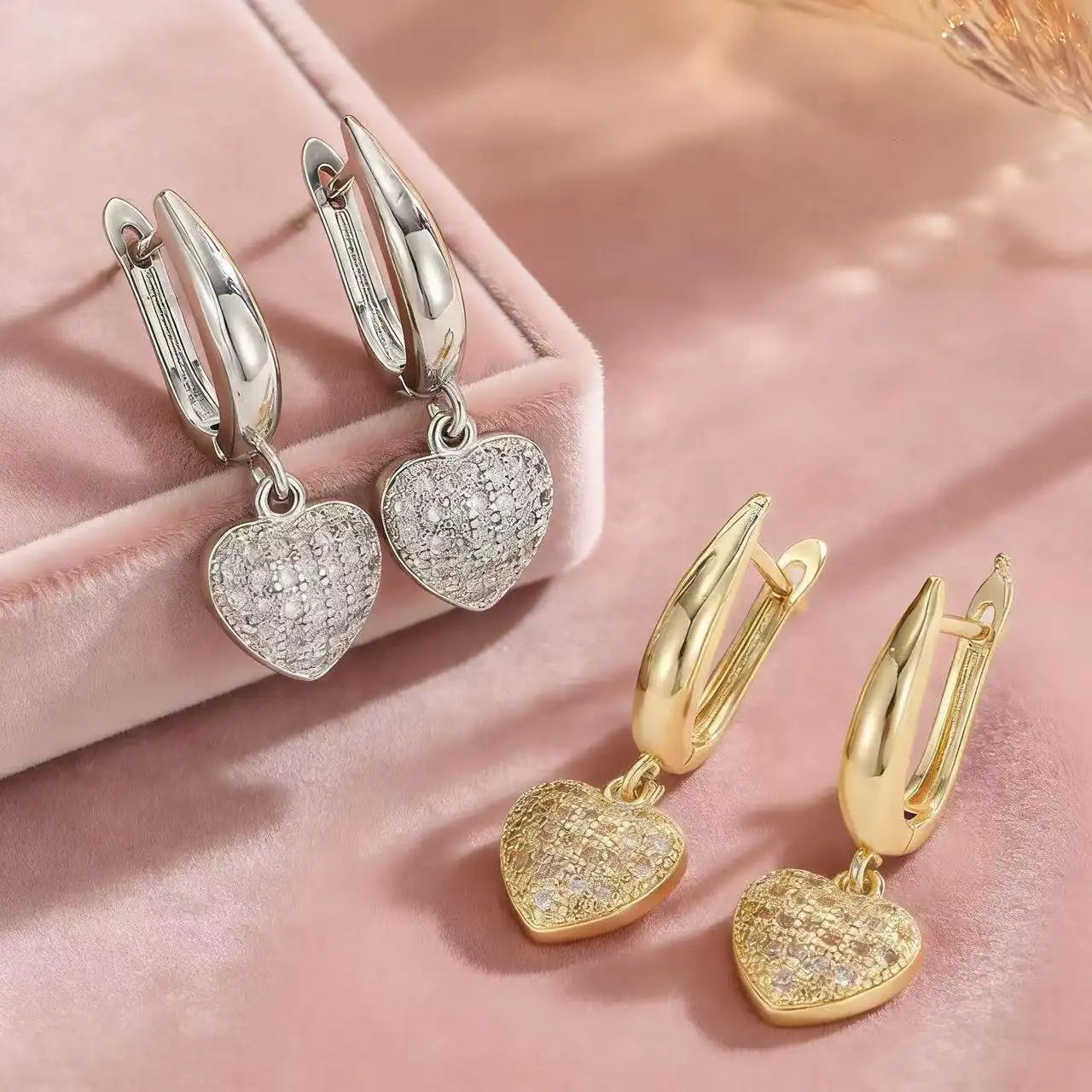 Hot-Selling Heart-Shaped Crystal Gentle Commuting Earrings