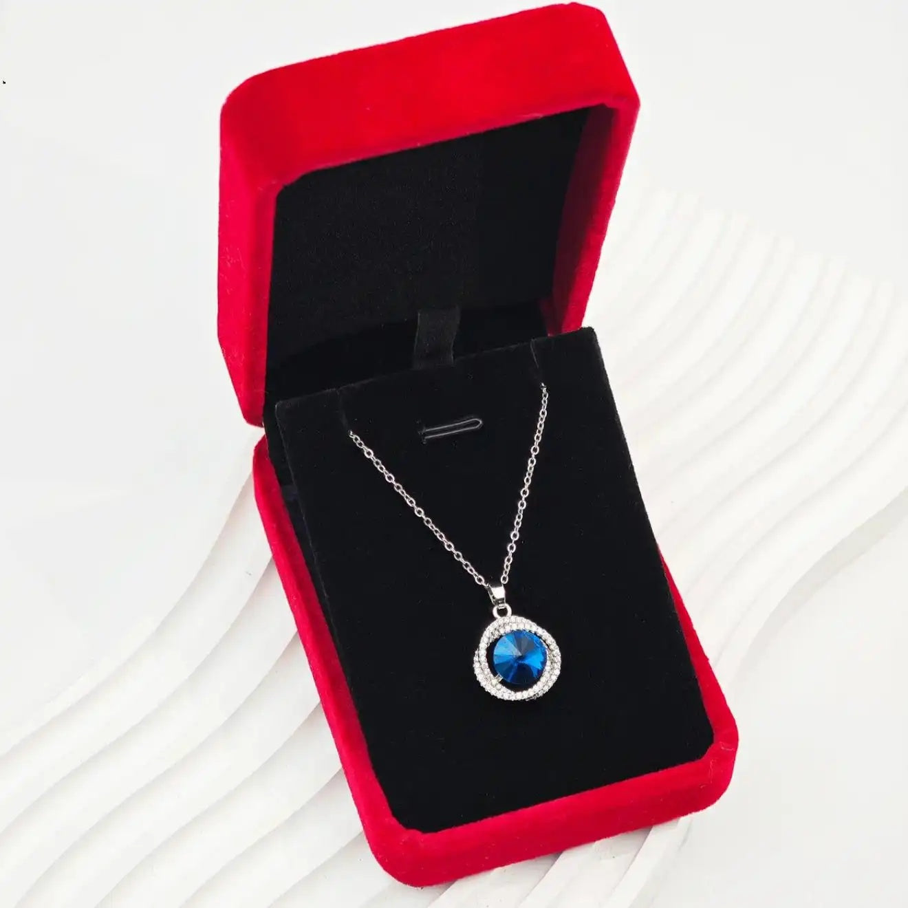 Minimalist Accessory Pendant Necklace