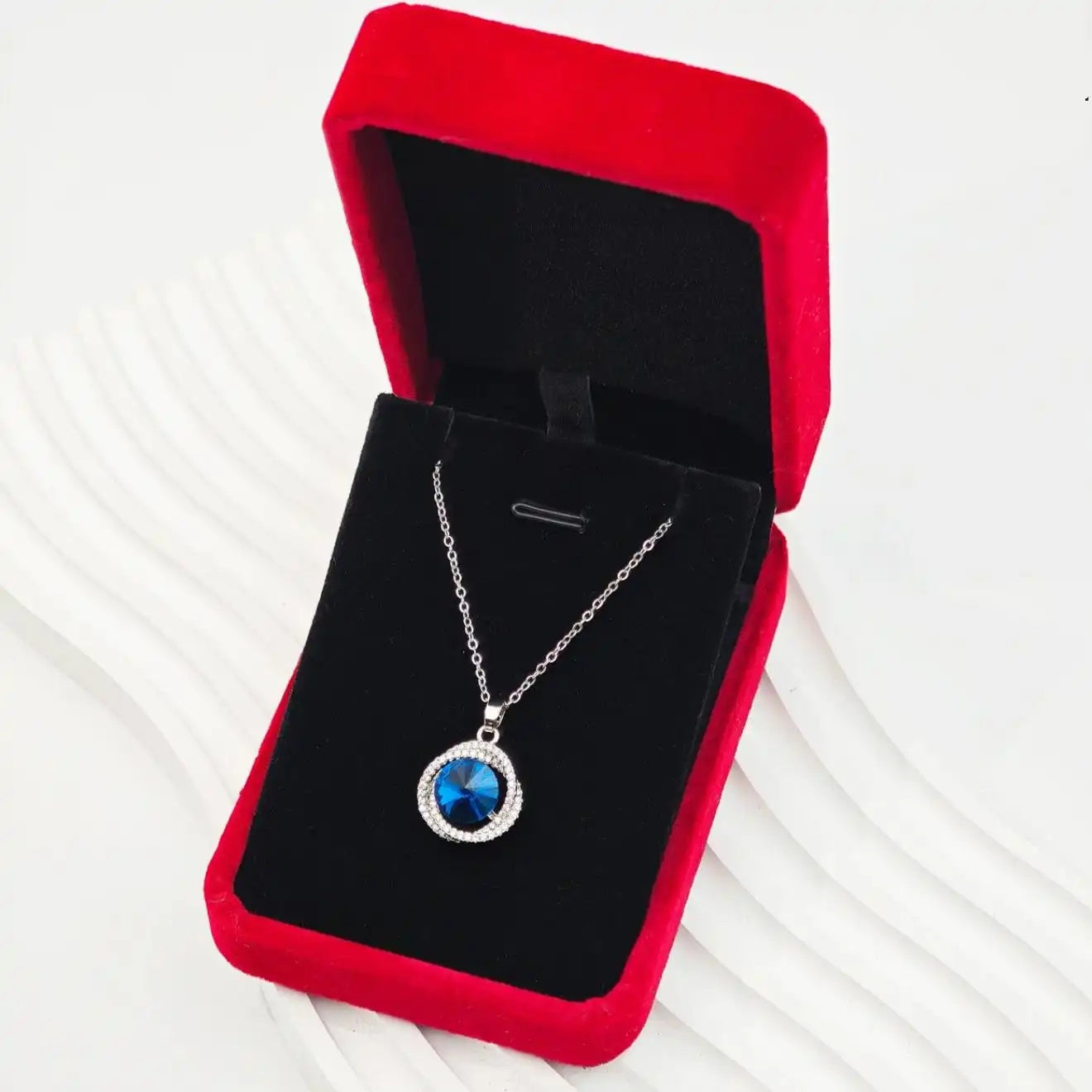 Minimalist Accessory Pendant Necklace