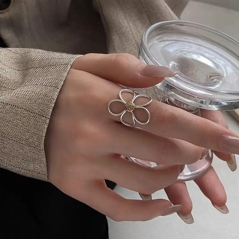 Minimalist Gold Silver Contrast Daisy Ring