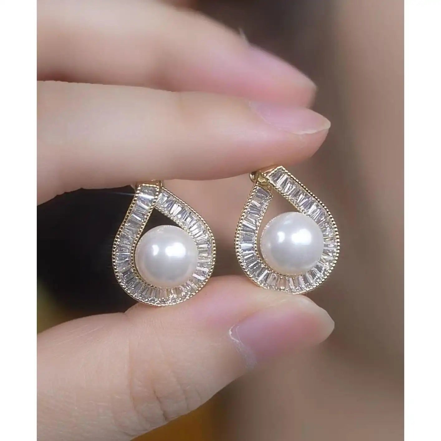 Minimalist Pearl Clip Earrings