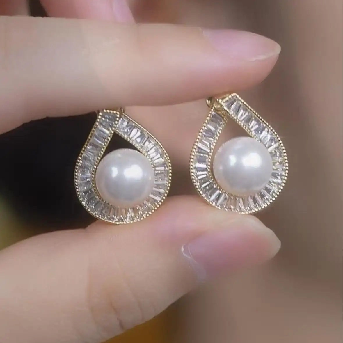 Minimalist Pearl Clip Earrings