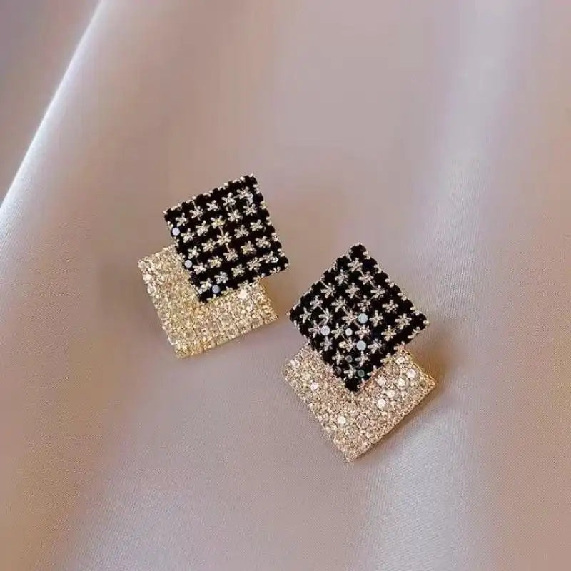 Needle Geometric Black and White Earrings