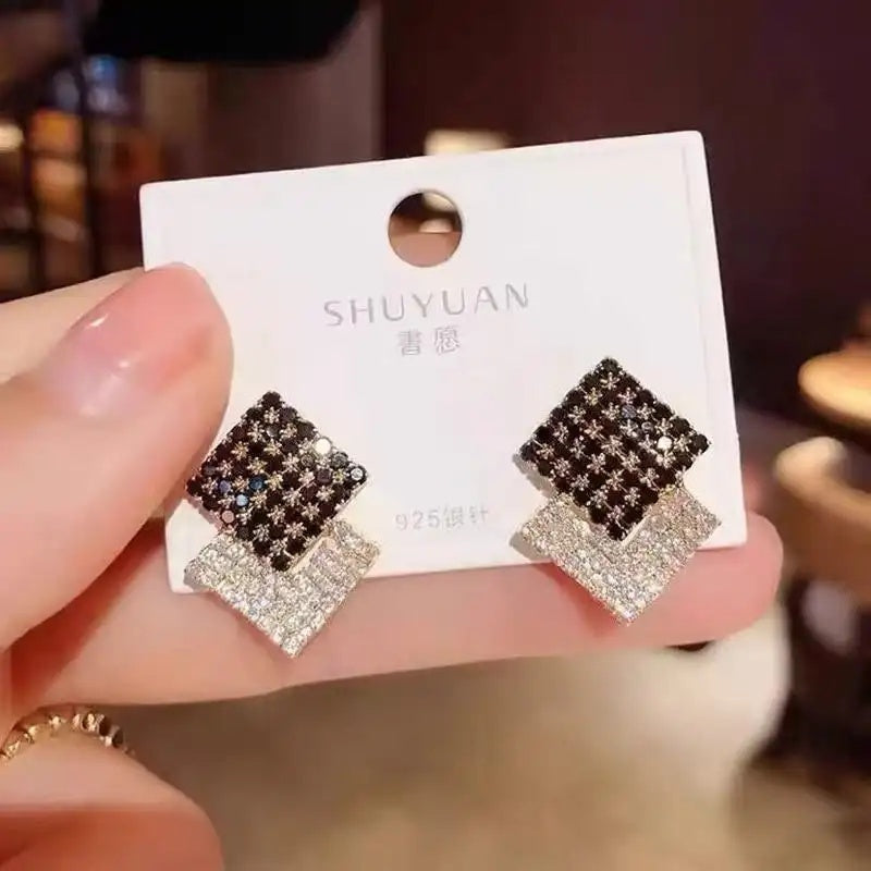 Needle Geometric Black and White Earrings