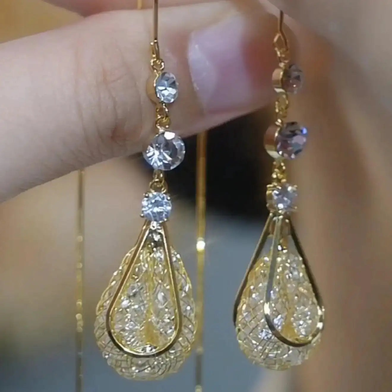 Nested Teardrop Threader Earrings