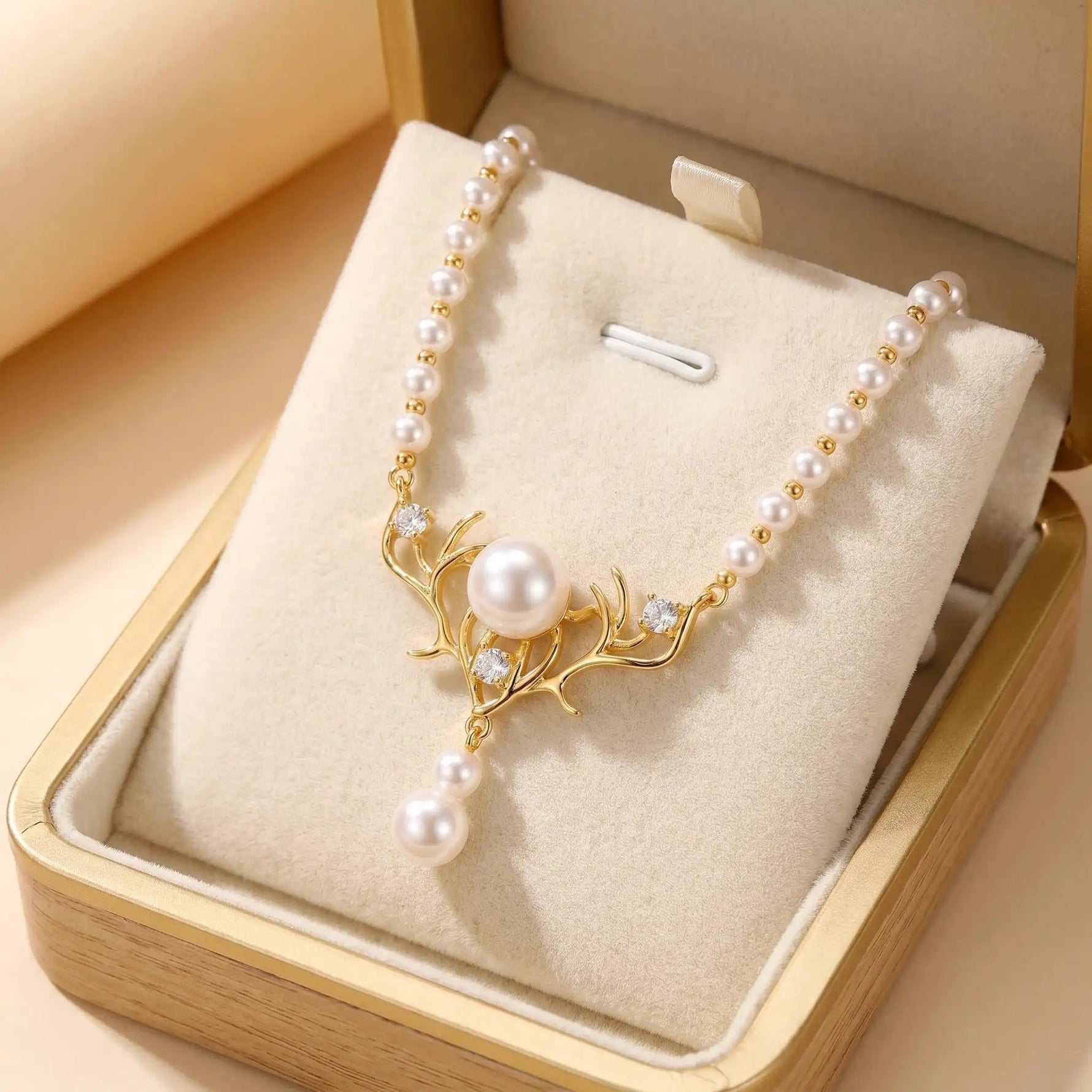 Pearl Deer Accompanies You Necklace