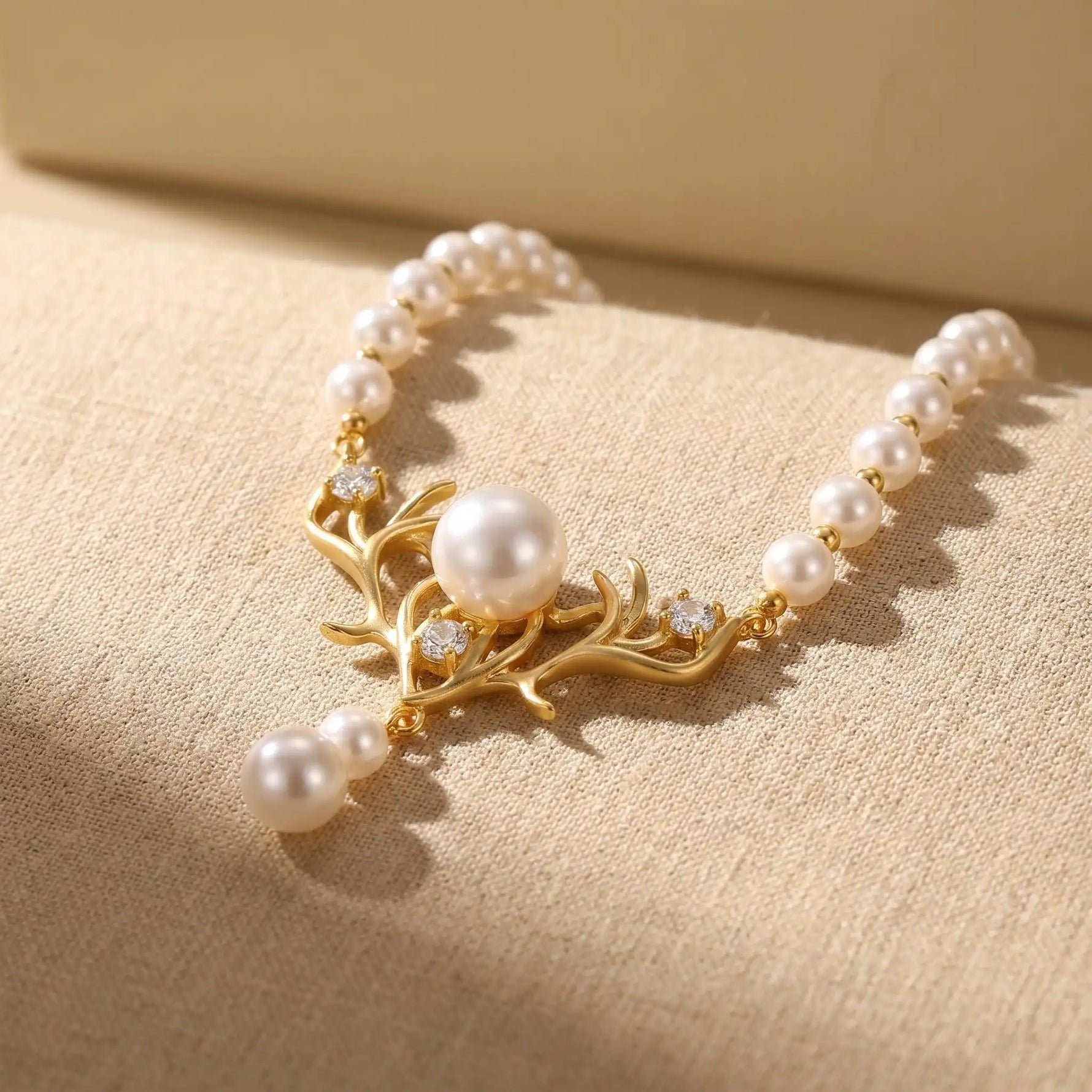 Pearl Deer Accompanies You Necklace
