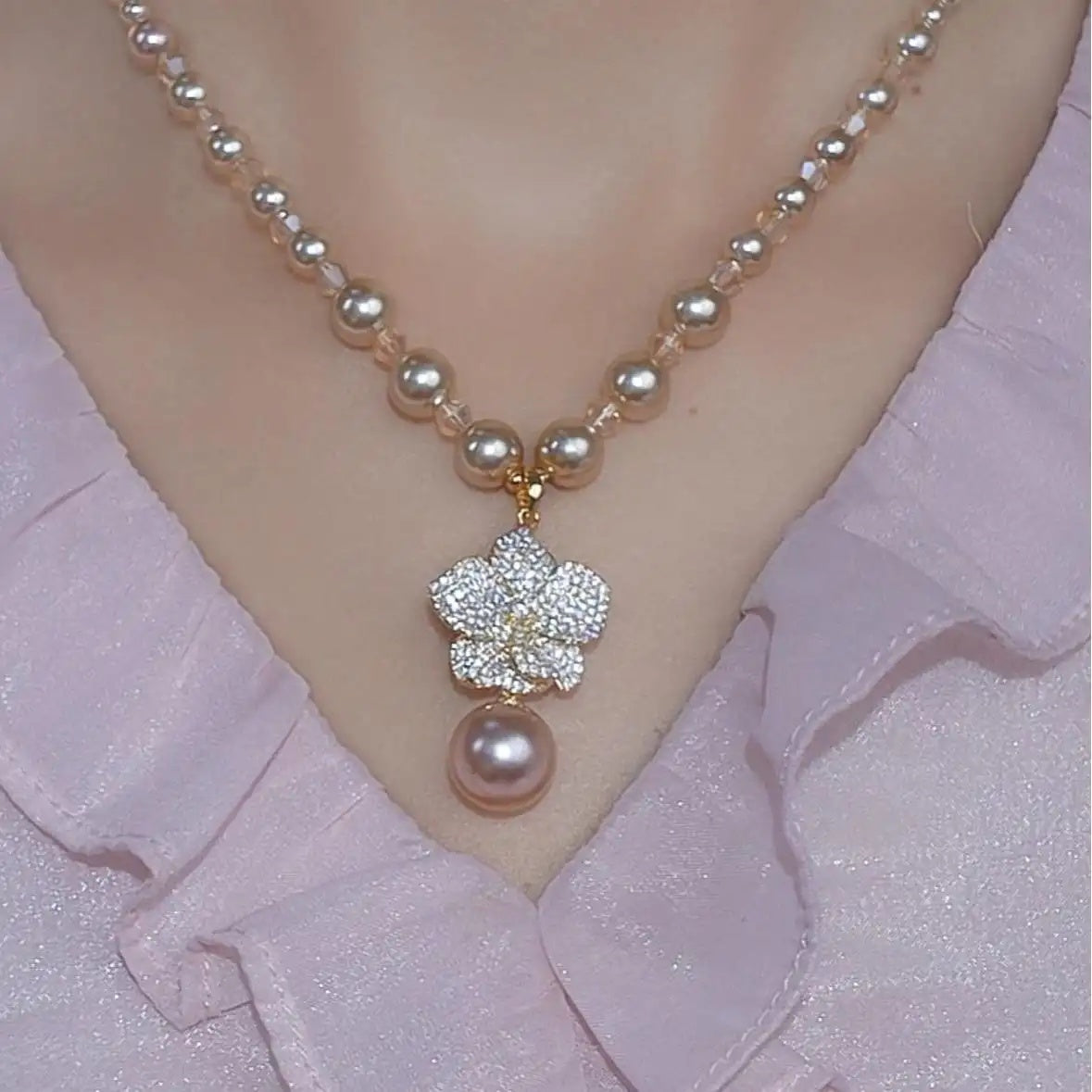 Pearl Flower Pendant Necklace